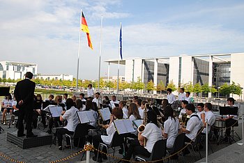 Vor dem Bundestag 